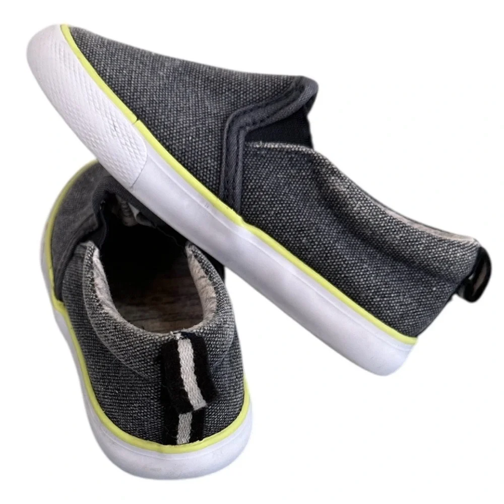 Cat & Jack Toddler Boys Slip-On Sneakers Size 7 Modern Design